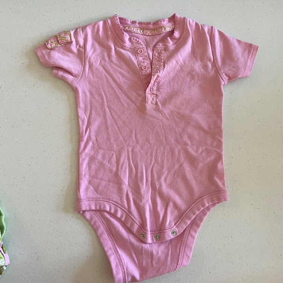 💕💚💕An adorable set of matching shorts and shirt. GAP 18-24M - Picture 15 of 17